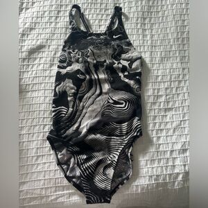 Brand new nike swimsuit